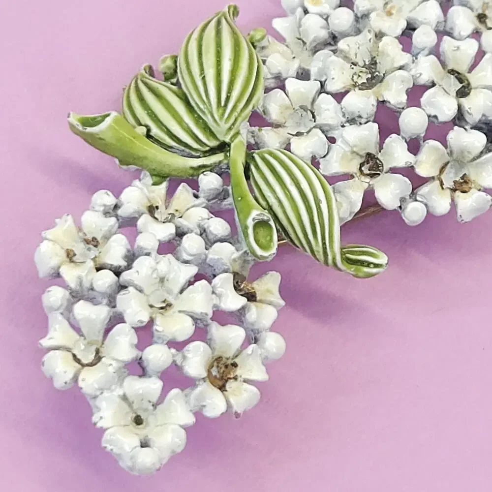 VTG 60s White Enamel Flower Cluster Brooch Pin Costume Jewelry MCM Mod 2.75